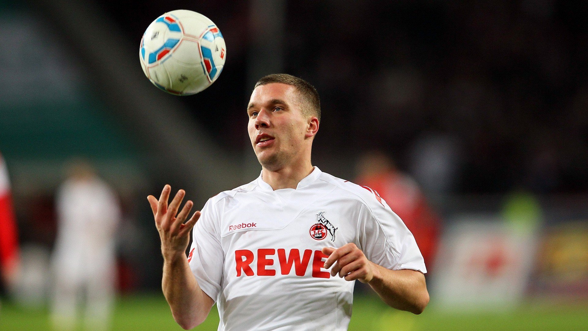 “尼古拉斯·桑特基的远射与精准控制，成就阿根廷美洲狮队的攻守平衡”