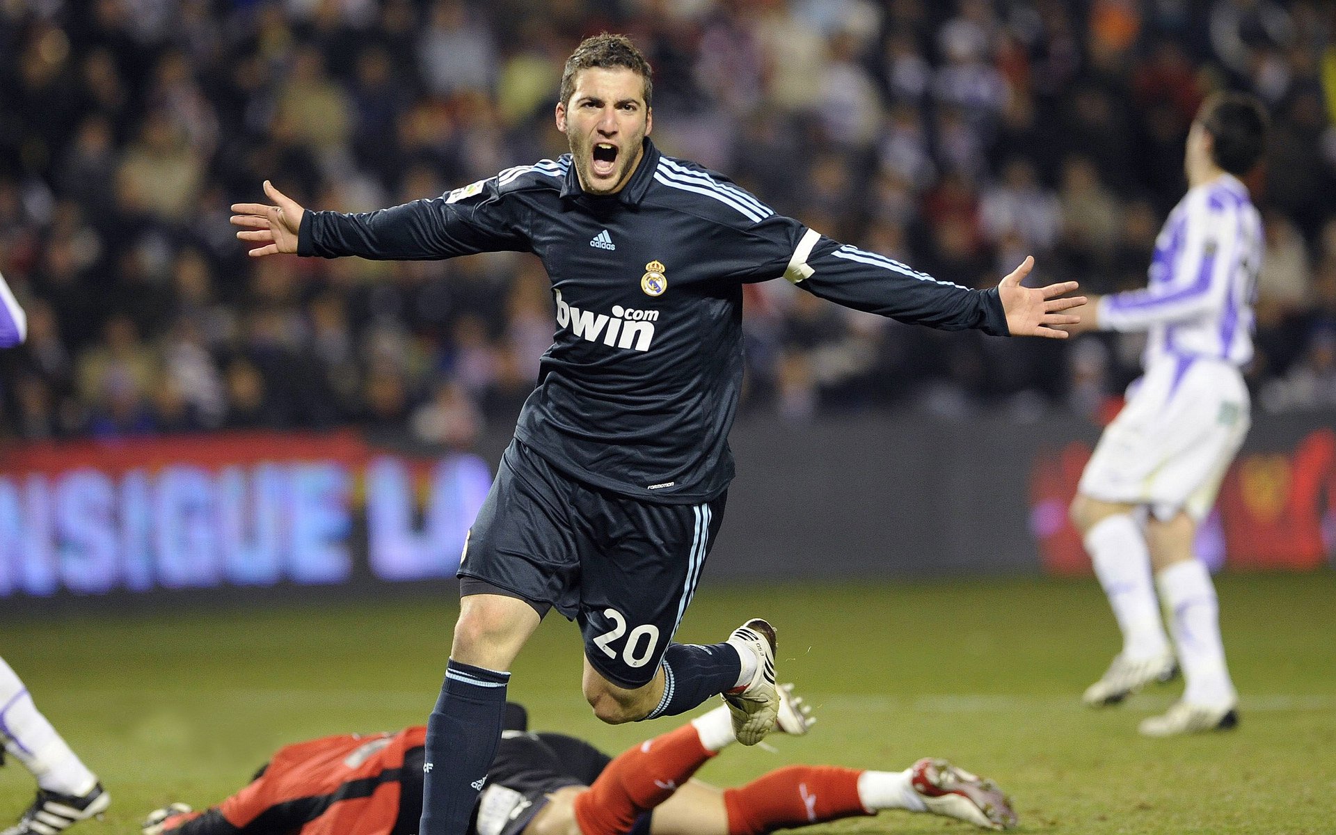 中甲球队建立队员健康日志系统提升身体管理水平