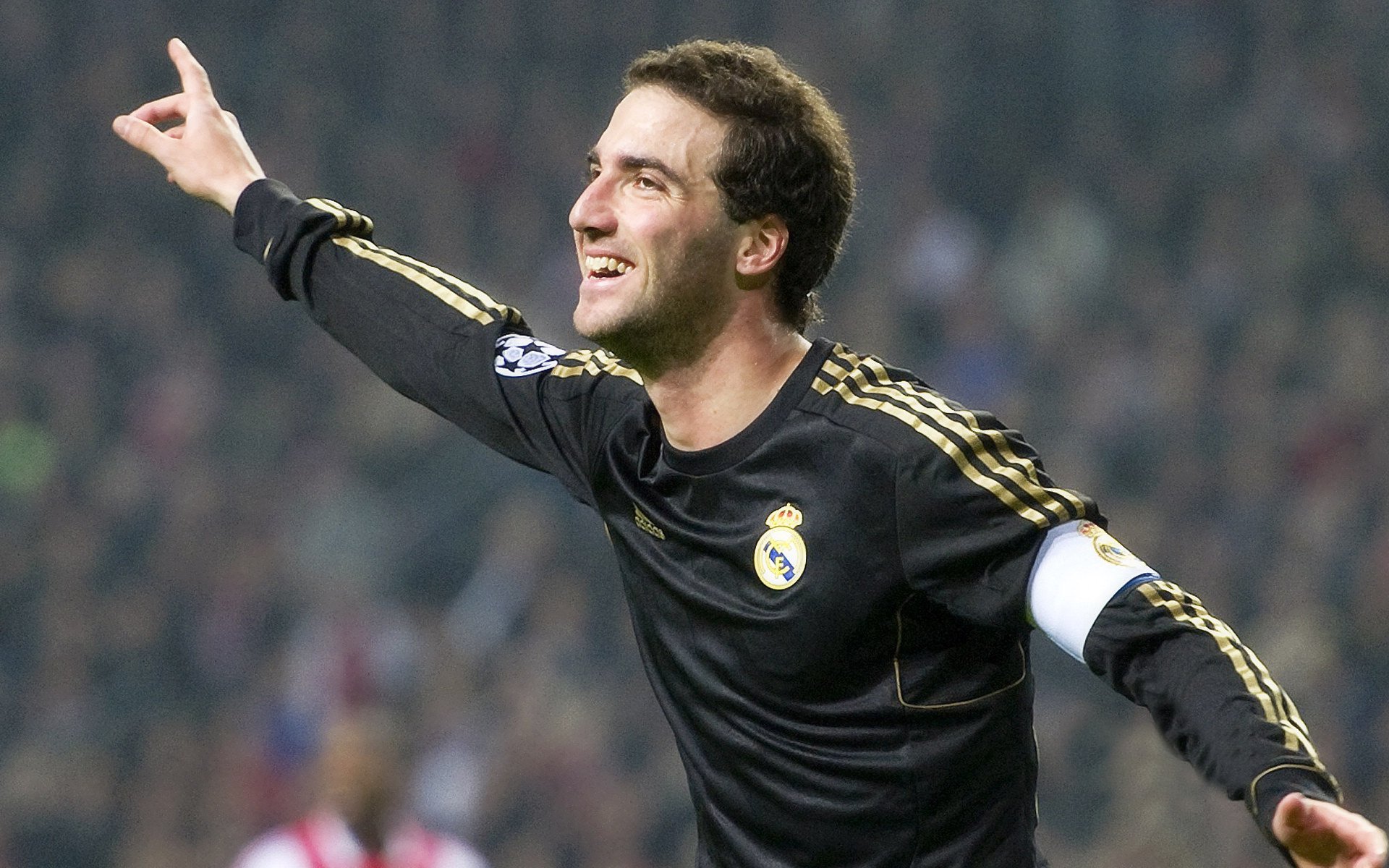 自由泳中距离韩国节奏掌控良好，4ⅹ200自由泳